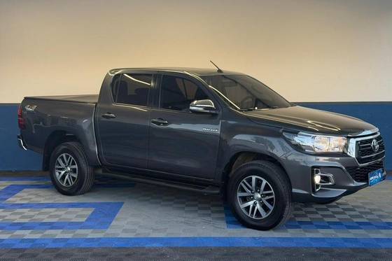 TOYOTA HILUX 2.7 SR 4X2 CD 16V FLEX 4P AUTOMÁTICO TOYOTA HILUX 2.7 SR 4X2 CD 16V FLEX 4P AUTOMÁTICO